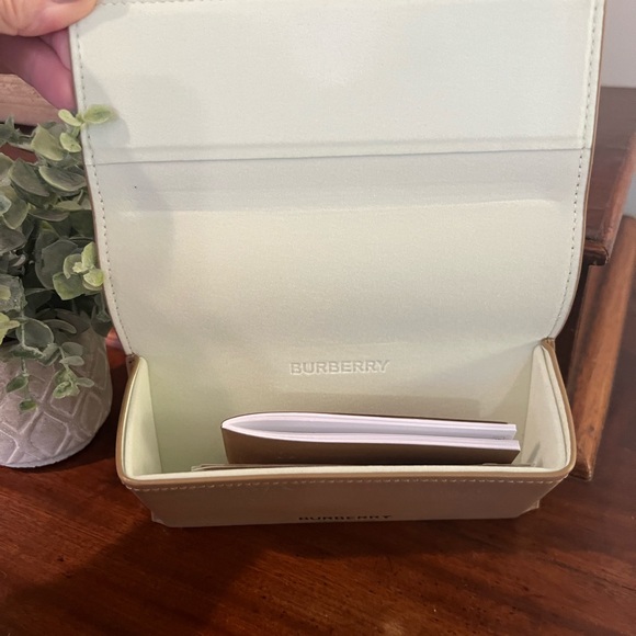 New Burberry Glasses Case with Cleaning Cloth - Picture 3 of 6